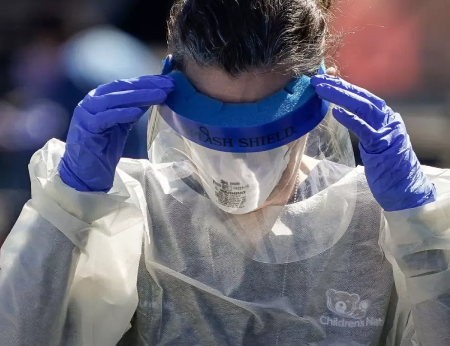 Вирусолог не смята, че коронавирусът ще мутира в по-смъртоносна версия