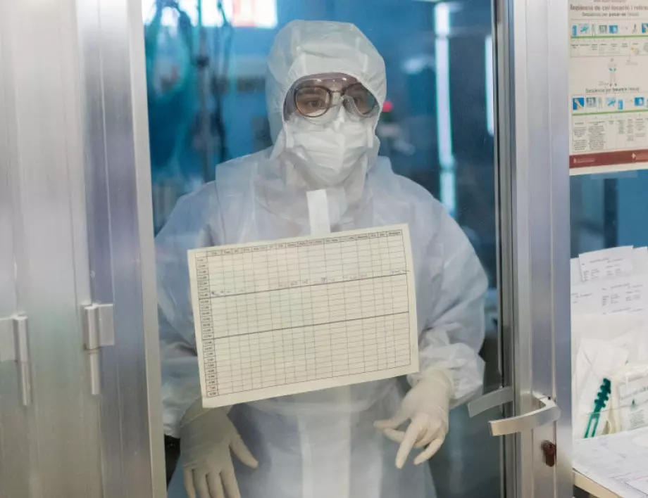 Британски учени тестват два нови медикамента срещу коронавирус