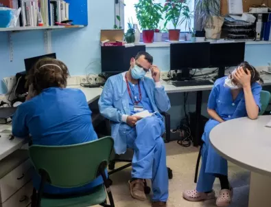 Медицински сестри с Covid се връщат на работа в Австралия в разрез с правилата