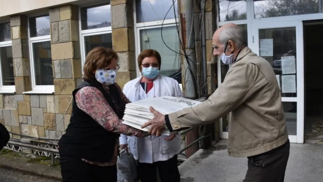 Болницата в Ловеч получи 200 контейнери за медицински отпадъци и 150 предпазни маски
