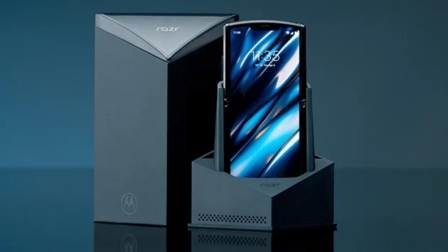 А1 започва продажбите на Motorola razr 