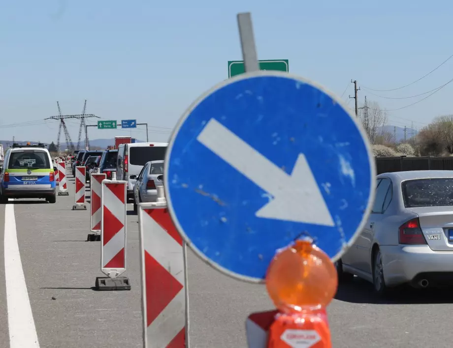 До 18 ч. утре ще бъде ограничено движението на автомобили над 12 т от 30-ти до 47-ми км на АМ „Хемус“ в посока Варна