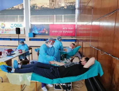 40 спортисти и военнослужещи от Бургас дариха кръв