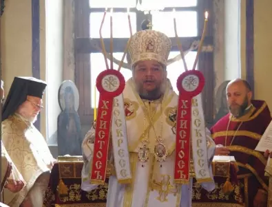 Старозагорският митрополит отслужи Златоустова литургия в казанлъшкия манастир
