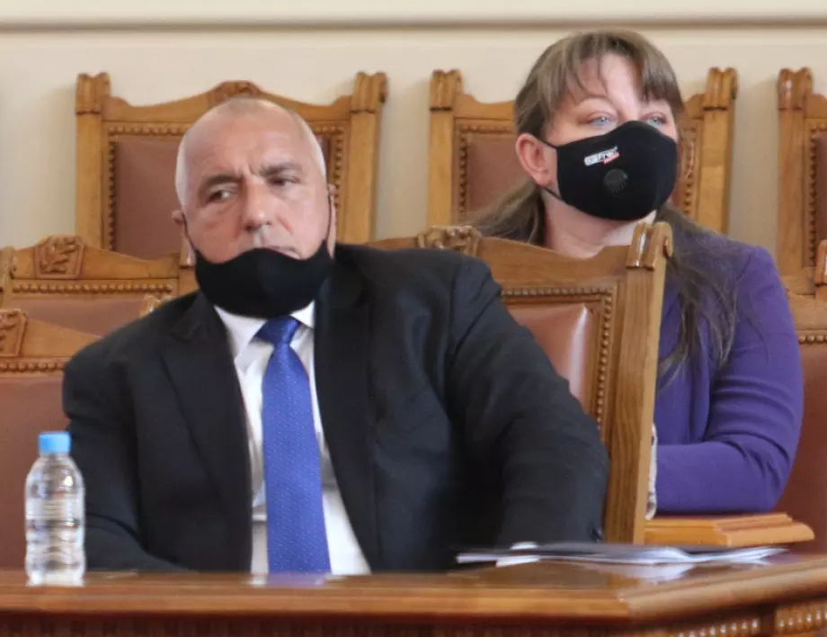 Смайващ слух от редиците на ГЕРБ: Борисов излиза в отпуск, Сачева довършва мандата