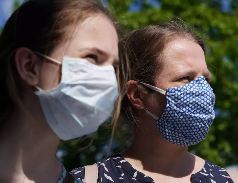Д-р Вълков: Носенето на маски на открито е абсурдно