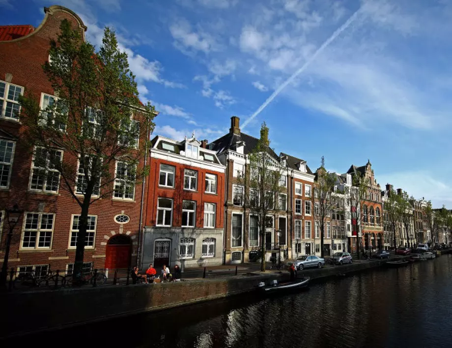 Нидерландия ограничава чуждото влияние върху джамиите 