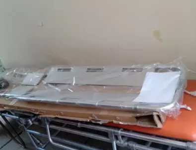 Граждани дариха болнична носилка на Бърза помощ в Асеновград (СНИМКИ)