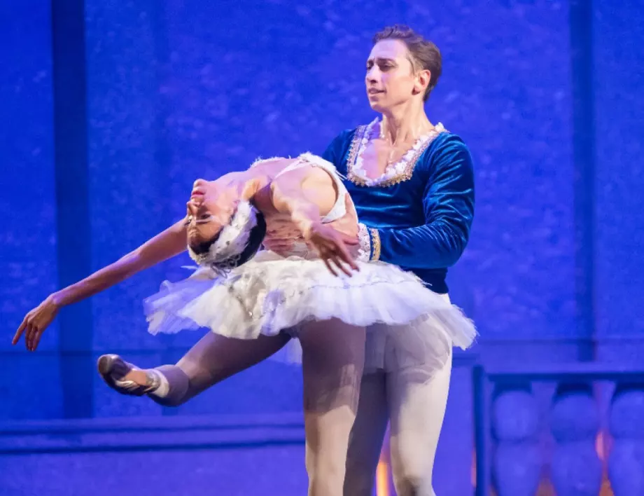 За Деня на Танца Старозагорската опера излъчва онлайн балета "Лебедово езеро" (СНИМКИ) 