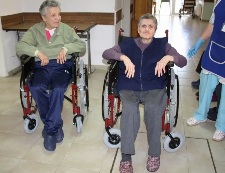 Инвалидни колички на област Стара Загора дариха от ДКК 