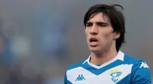 Андреа Пирло не вижда много прилика между него и Сандро Тонали