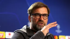 Covid-19 удари и по Ливърпул: Защитник извън строя след положителен тест