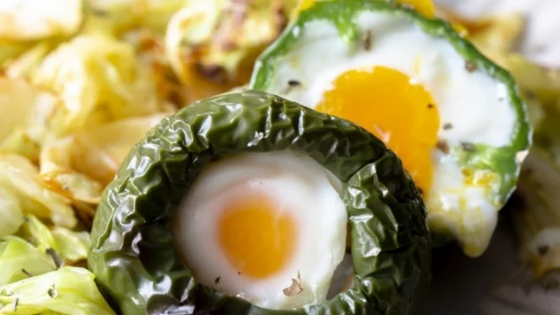 Рецепта на деня: Чушки с яйца