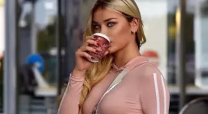 Обвиниха шеметна красавица за слабата форма на Лука Йович (СНИМКИ)