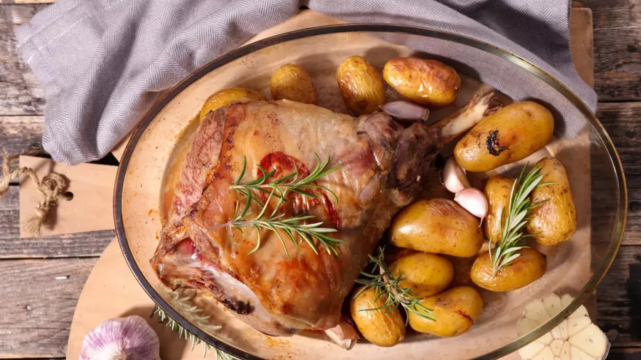 Най-вкусното печено агне за Гергьовден се прави по тази стара българска рецепта