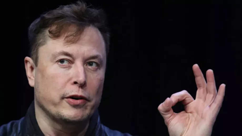 Tesla спря покупката на коли с биткойни 