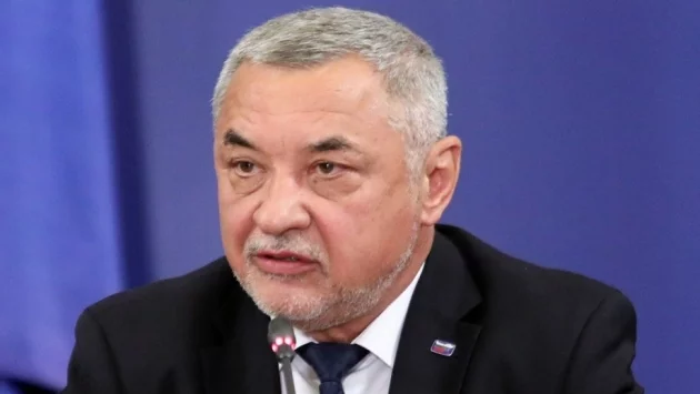 Имат ли контролните органи в хазарта и горивата подкрепата на ГЕРБ, за какво намеква Валери Симеонов?