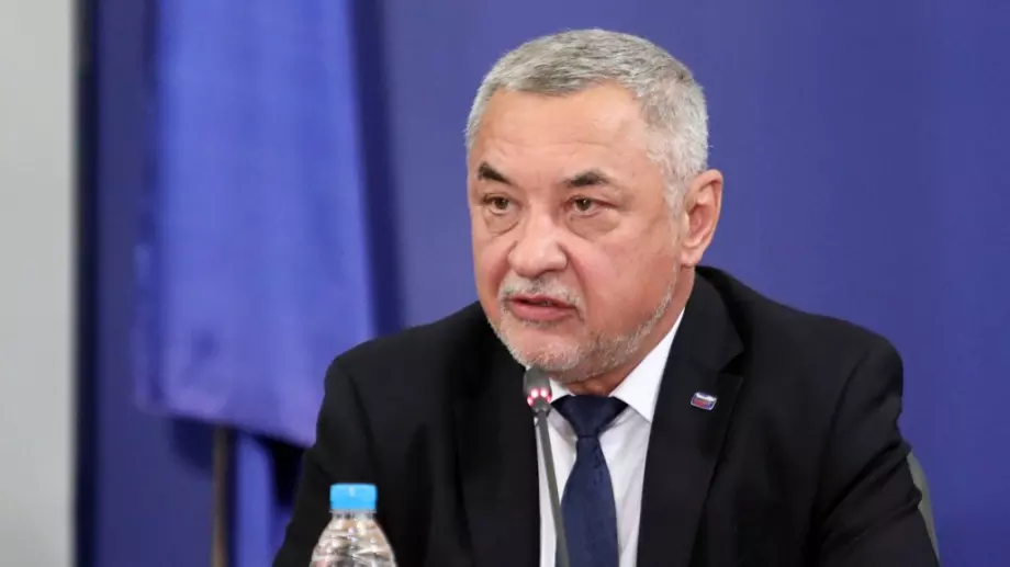 Валери Симеонов: Гласуването по пощата на българите в чужбина е глупост