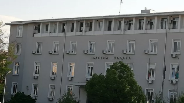 Непълнолетна нарушителка на задължителна карантина получи наказание „пробация“