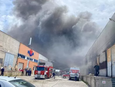 Пожар в складовете на Строително-монтажния комбинат в Пловдив
