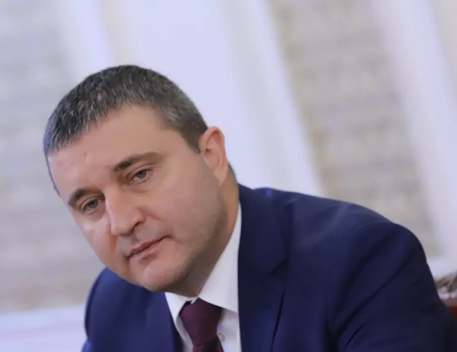 Комисията по хазарта е предприела действия в разрез със закона, твърди Горанов