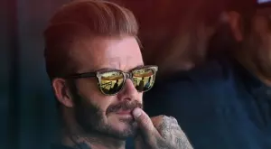 СНИМКА: Секссимволът Дейвид Бекъм стремително оплешивява