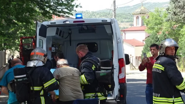 Потушиха пожара в дома в Благоевград, има пострадал