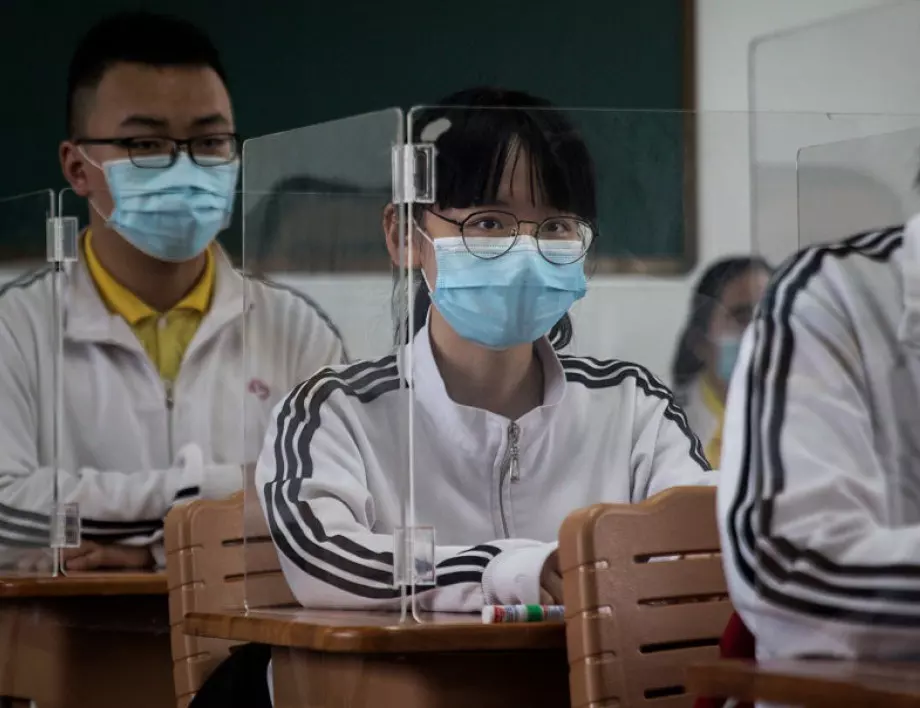 Китай тества 13 ваксини срещу COVID-19
