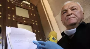 {{ otherArticle[0].article.title }}