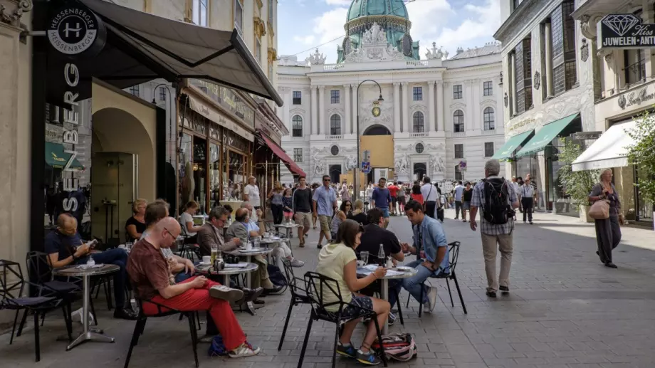 Две джамии във Виена са затворени след атентата 