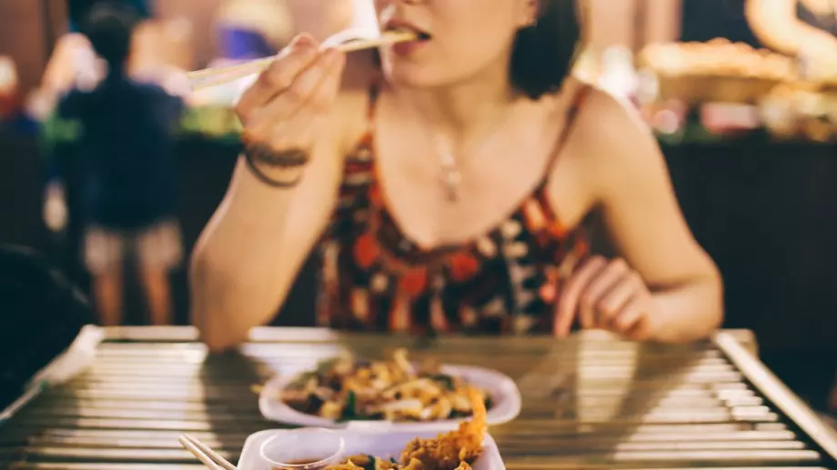 Не яжте тези храни и не пийте тези напитки, за да не сте болни в жегата