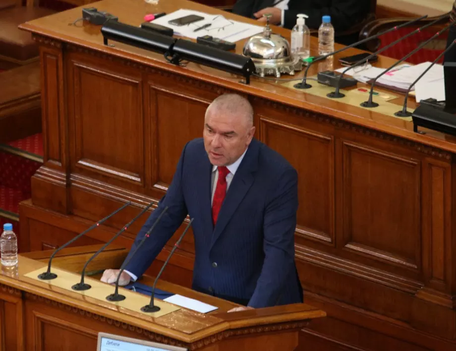 "ВОЛЯ" призовава Румен Радев да говори в парламента, а не на улицата