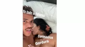 Бивш играч на Барселона лъсна чисто гол с приятелката си в леглото (СНИМКА)