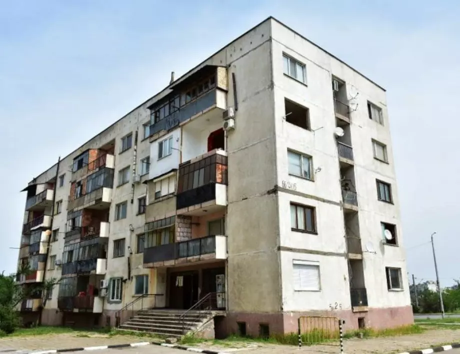 Започва обновяването на общински жилища във Враца
