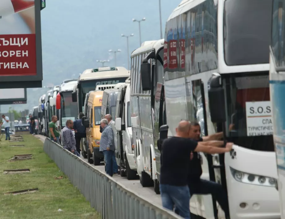 Автобусните превозвачи се скараха: Едни ще протестират на 25 ноември, други - не
