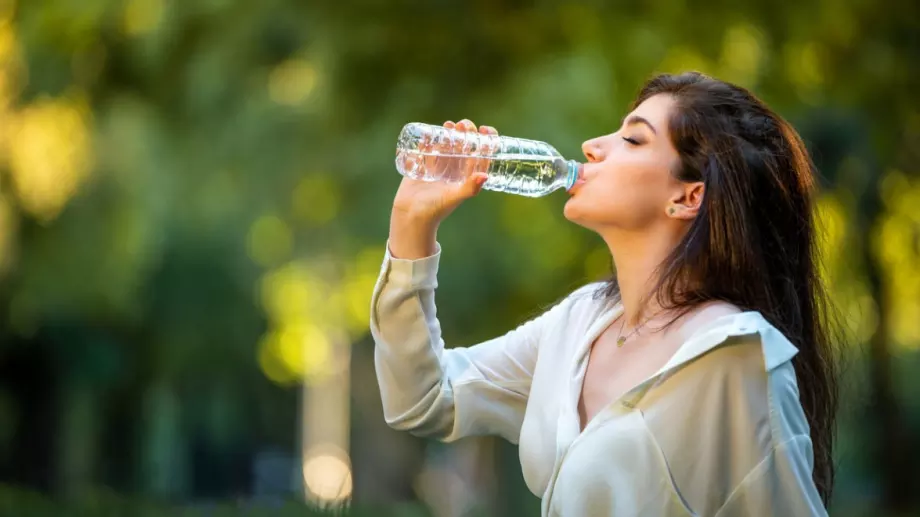 Продължава раздаването на безплатна вода в София заради високите температури