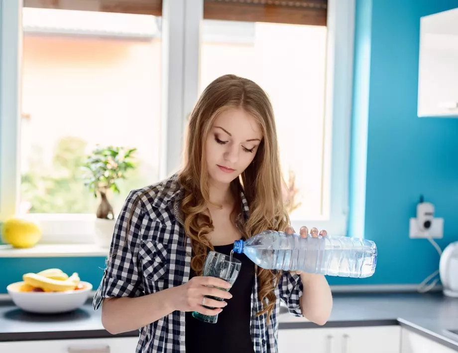 Наистина ли е ВРЕДНО да пиете САМО минерална вода?