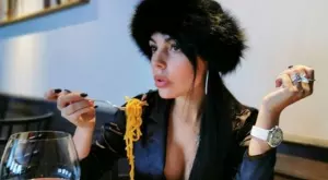 {{ otherArticle[0].article.title }}