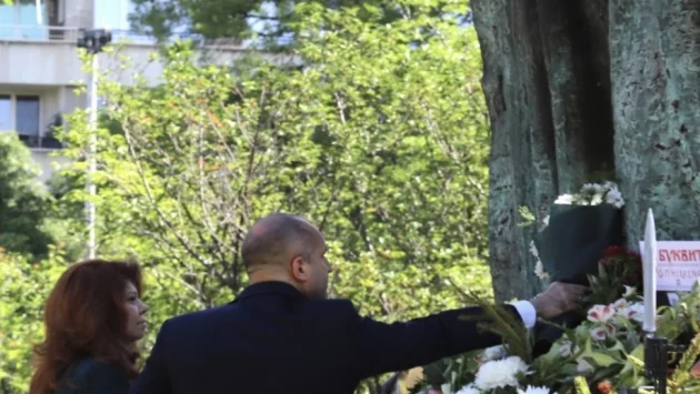 Радев поднесе венци пред паметника на Светите братя и отправи поздрав