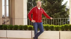 {{ otherArticle[0].article.title }}