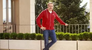 {{ otherArticle[0].article.title }}