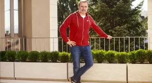 {{ otherArticle[0].article.title }}