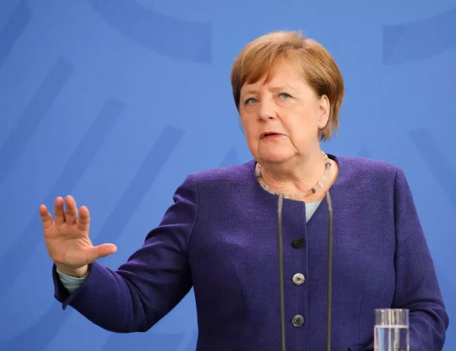 Меркел изключи разхлабване на мерките срещу COVID-19 