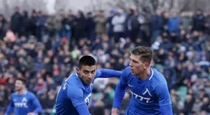 {{ otherArticle[0].article.title }}