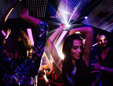 Нощните клубове във Франция възобновяват работата си