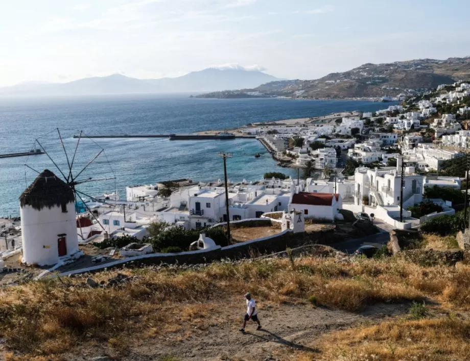 В Гърция - жестока глоба заради парти на плажа в Миконос