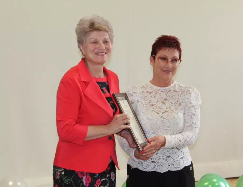 Учители от община Тетевен получиха награди по случай 24 май