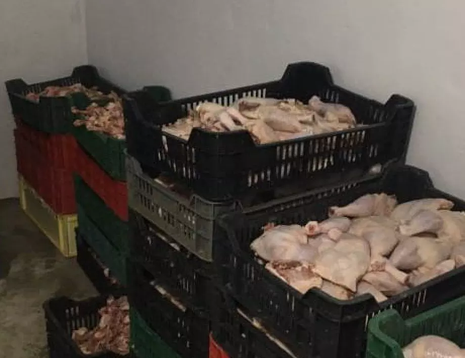 Откриха един тон пилешко месо без документи в село Караджово