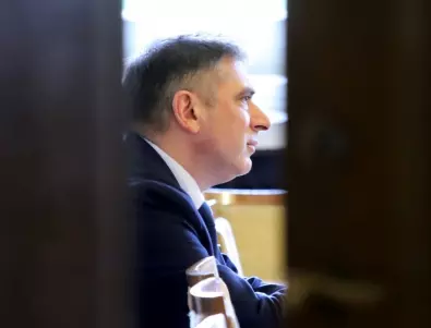 AFP: Българският премиер уволни правосъдния министър, за да спаси кожата си 