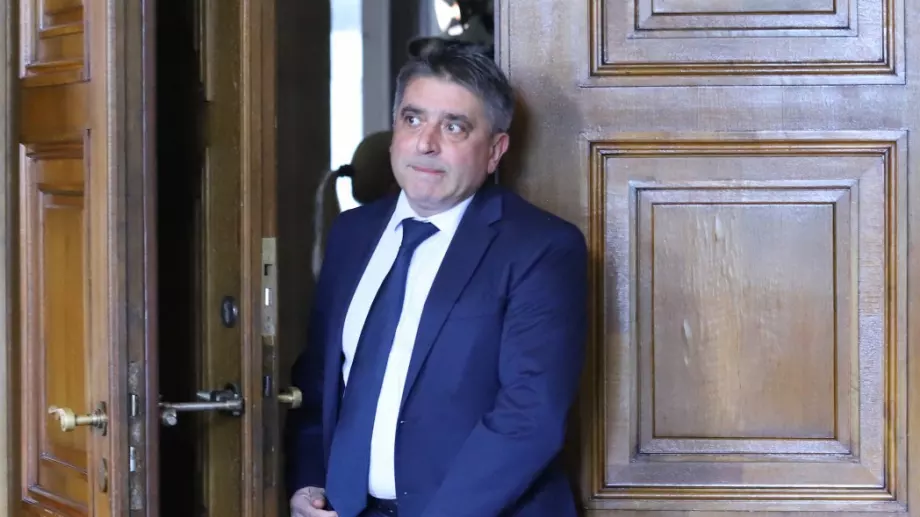 Данаил Кирилов вече не е депутат, Йордан Цонев оглави временна комисия